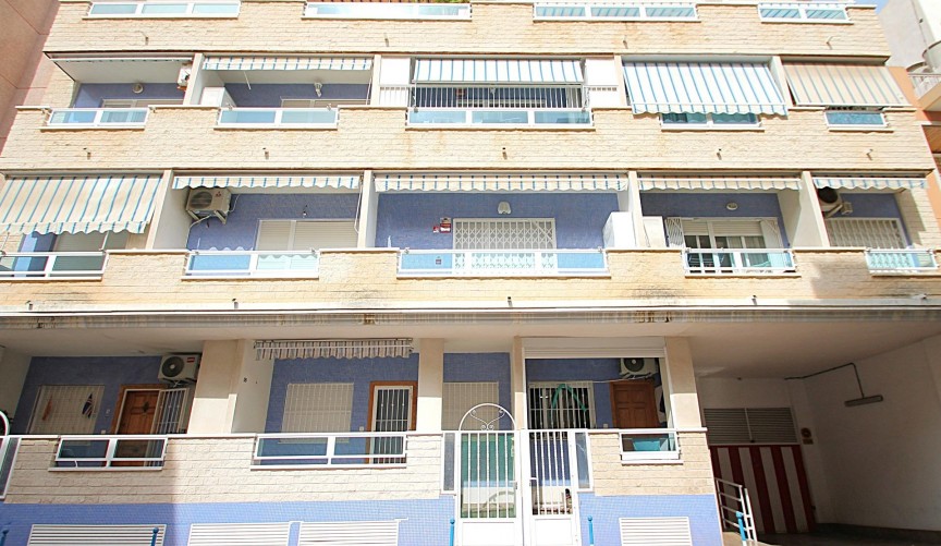 Resale - Apartment -
Torrevieja - Las Piscinas Naturales