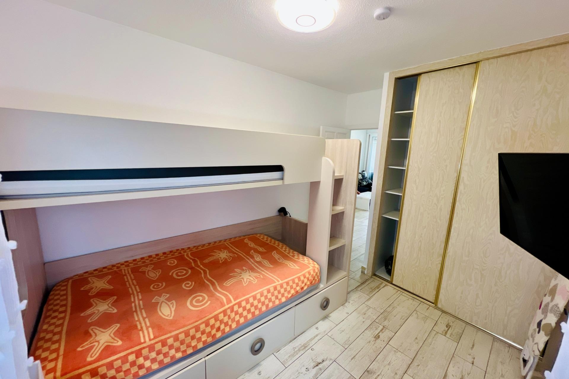 Resale - Apartment -
Torrevieja - Miramar - Torre Del Moro