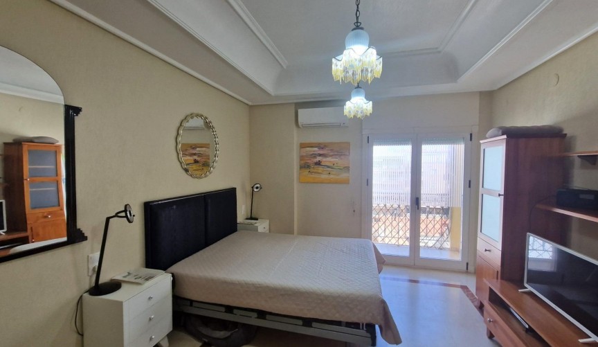 Resale - Apartment -
Torrevieja - Paseo Maritimo