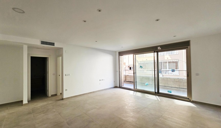 Resale - Apartment -
Torrevieja - Paseo Maritimo