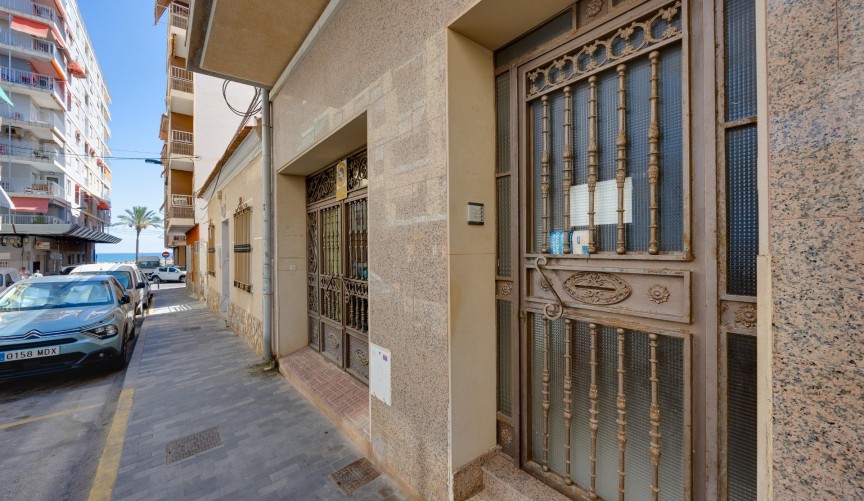 Resale - Apartment -
Torrevieja - Paseo Maritimo