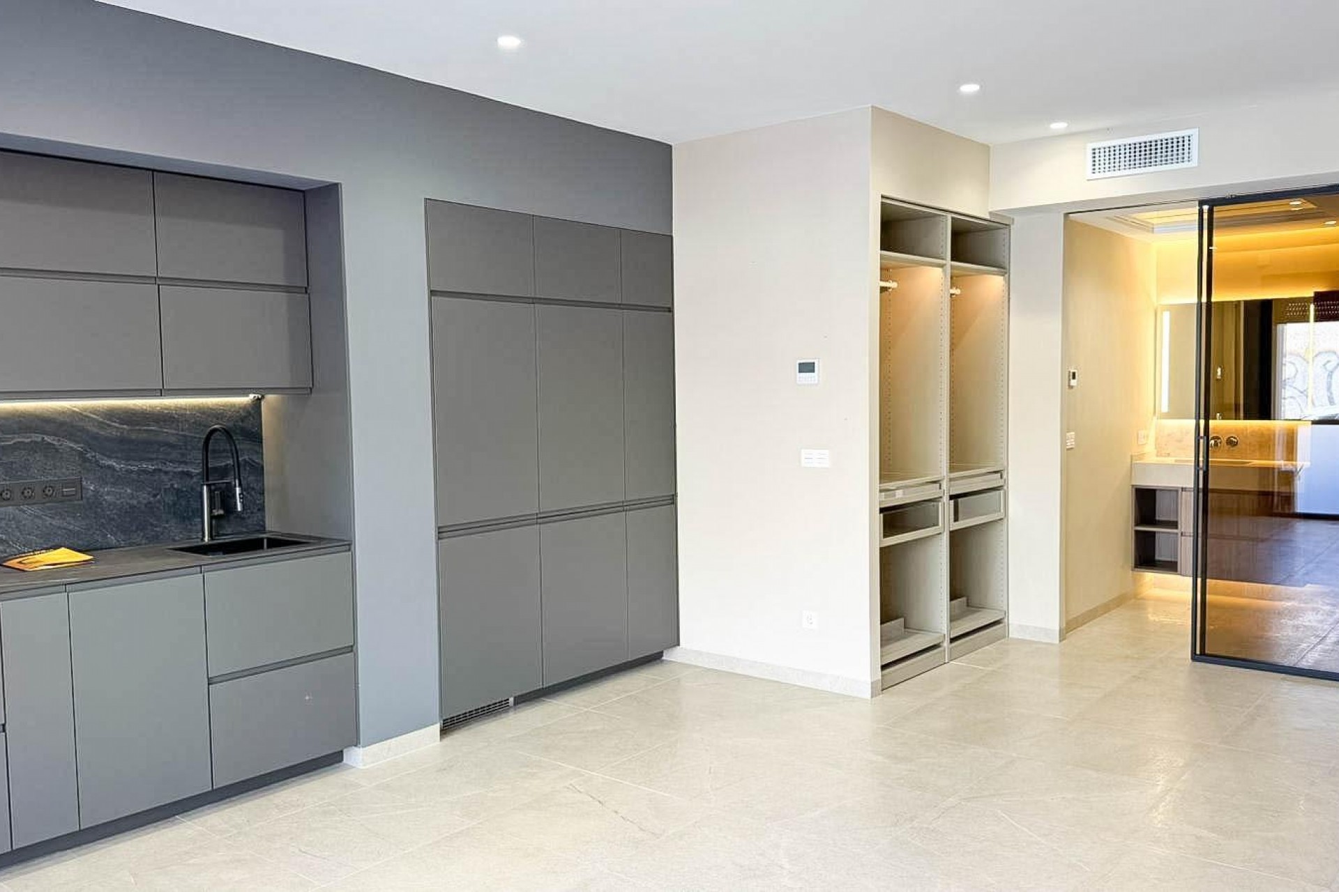 Resale - Apartment -
Torrevieja - Playa de los Locos