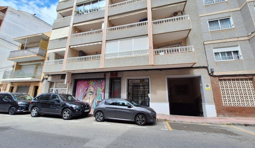Resale - Apartment -
Torrevieja - Playa de los Locos