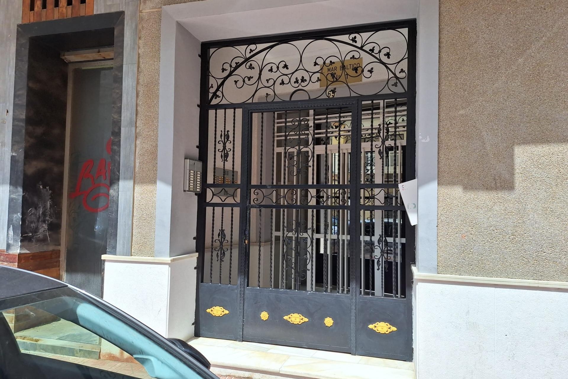 Resale - Apartment -
Torrevieja - Playa de los Locos