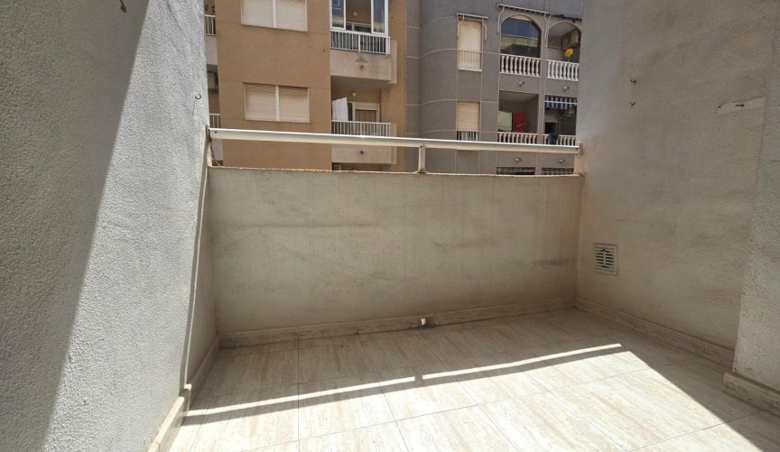 Resale - Apartment -
Torrevieja - Playa de los Locos