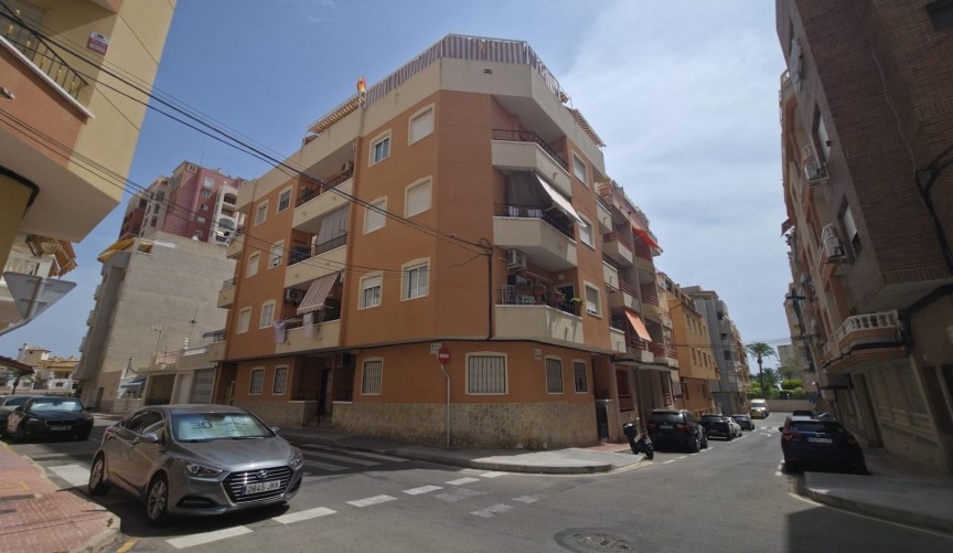 Resale - Apartment -
Torrevieja - Playa de los Locos