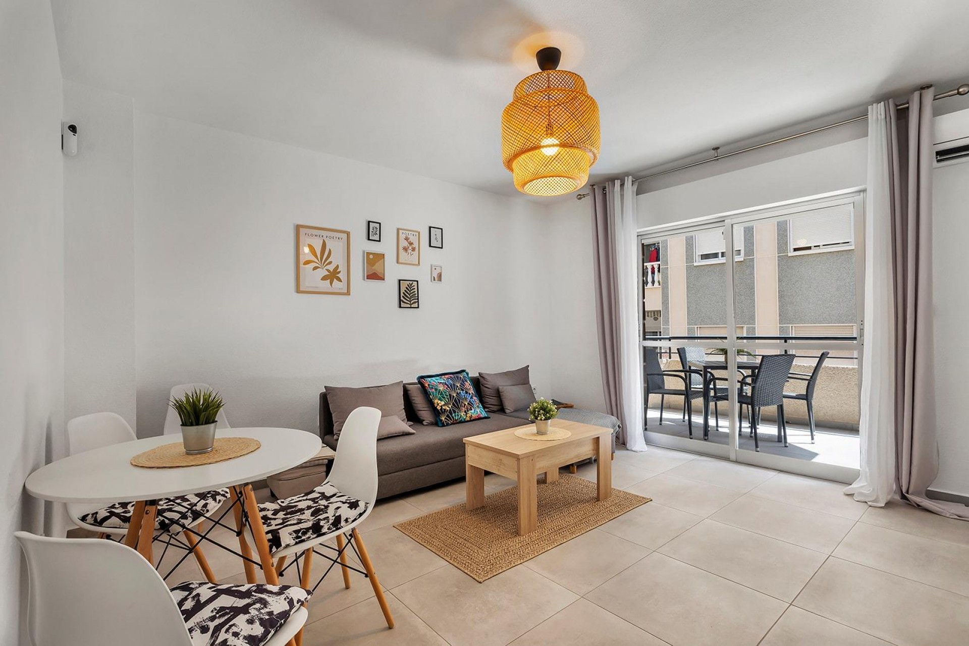 Resale - Apartment -
Torrevieja - Playa de los Locos