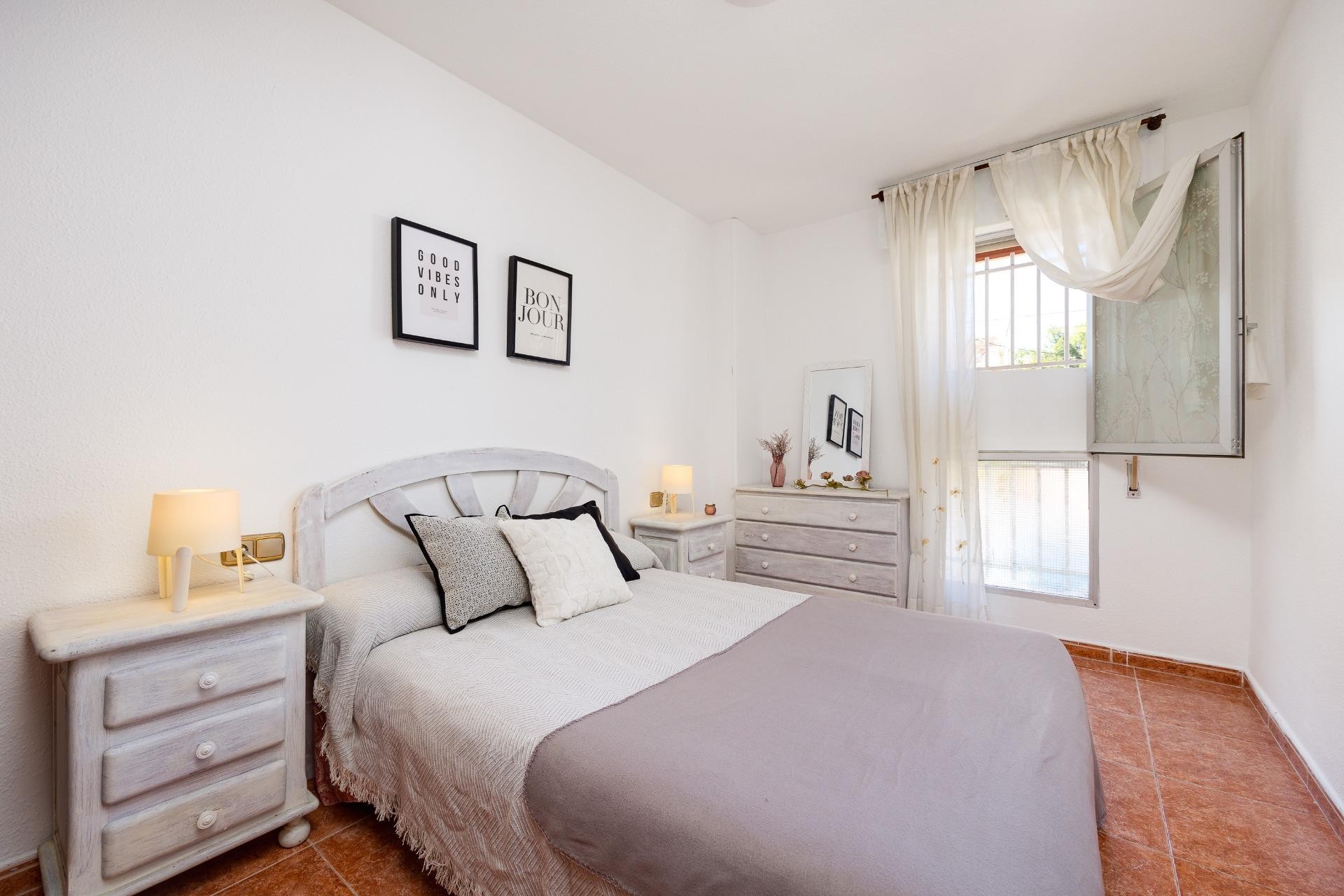 Resale - Apartment -
Torrevieja - Playa De Los Naufragos