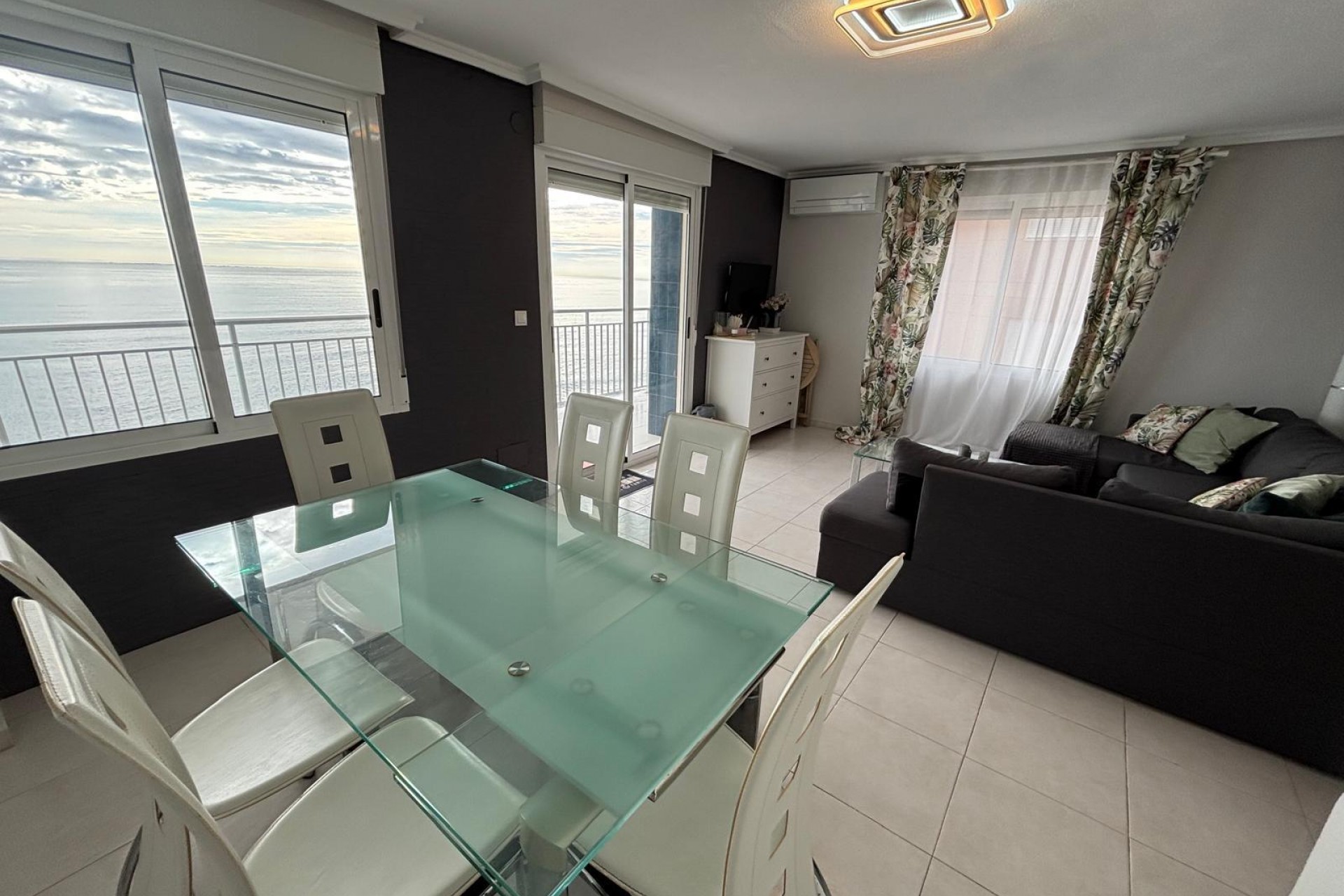 Resale - Apartment -
Torrevieja - Playa De Los Naufragos