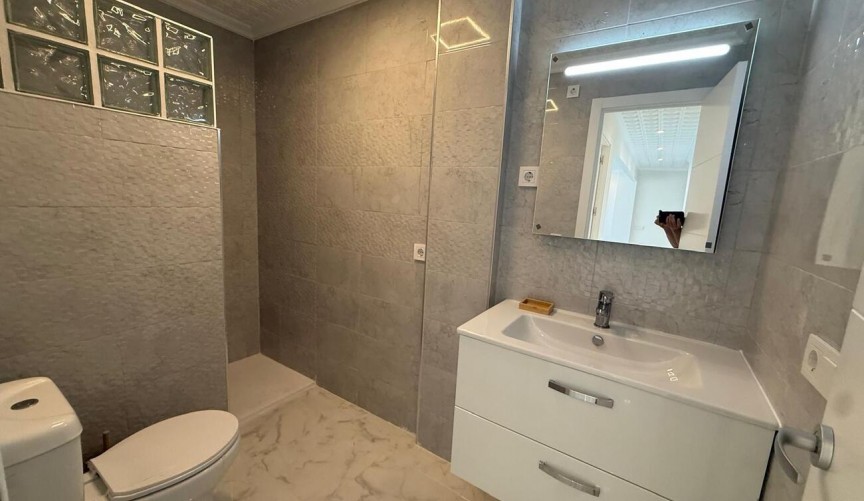 Resale - Apartment -
Torrevieja - Playa del Acequión
