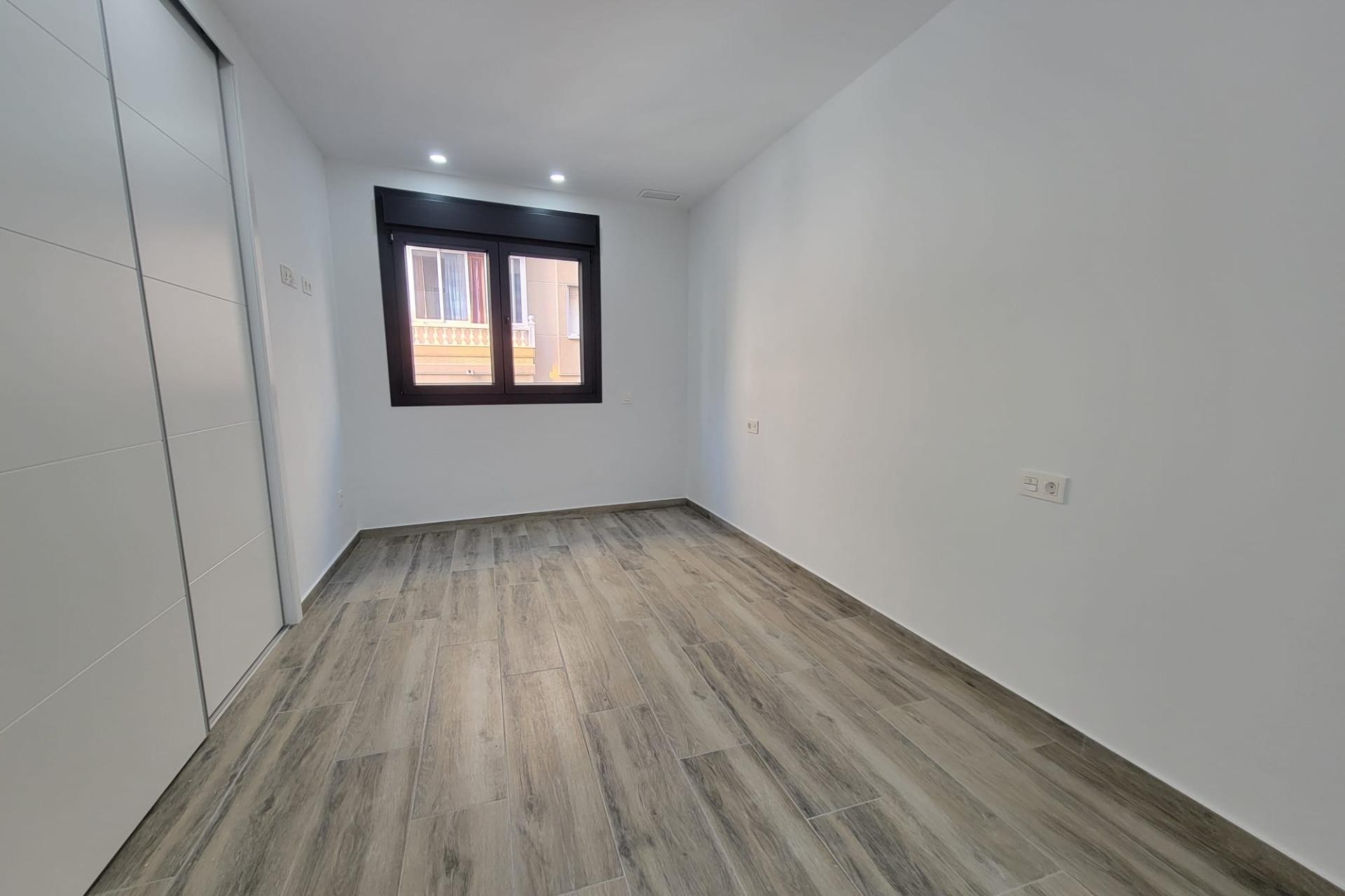 Resale - Apartment -
Torrevieja - Playa del Cura