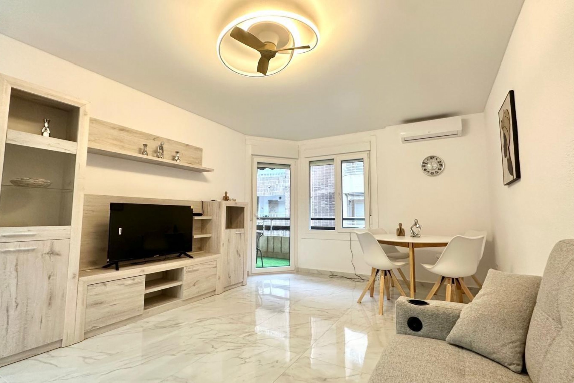 Resale - Apartment -
Torrevieja - Playa del Cura