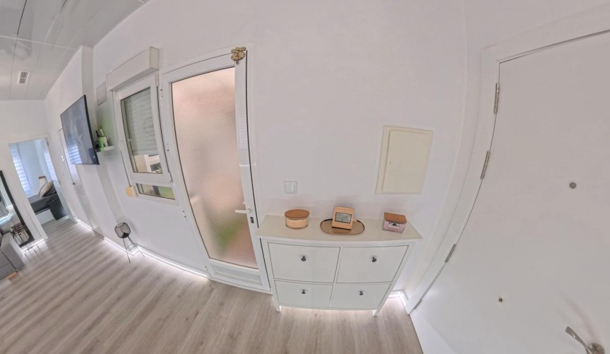 Resale - Apartment -
Torrevieja - Playa del Cura