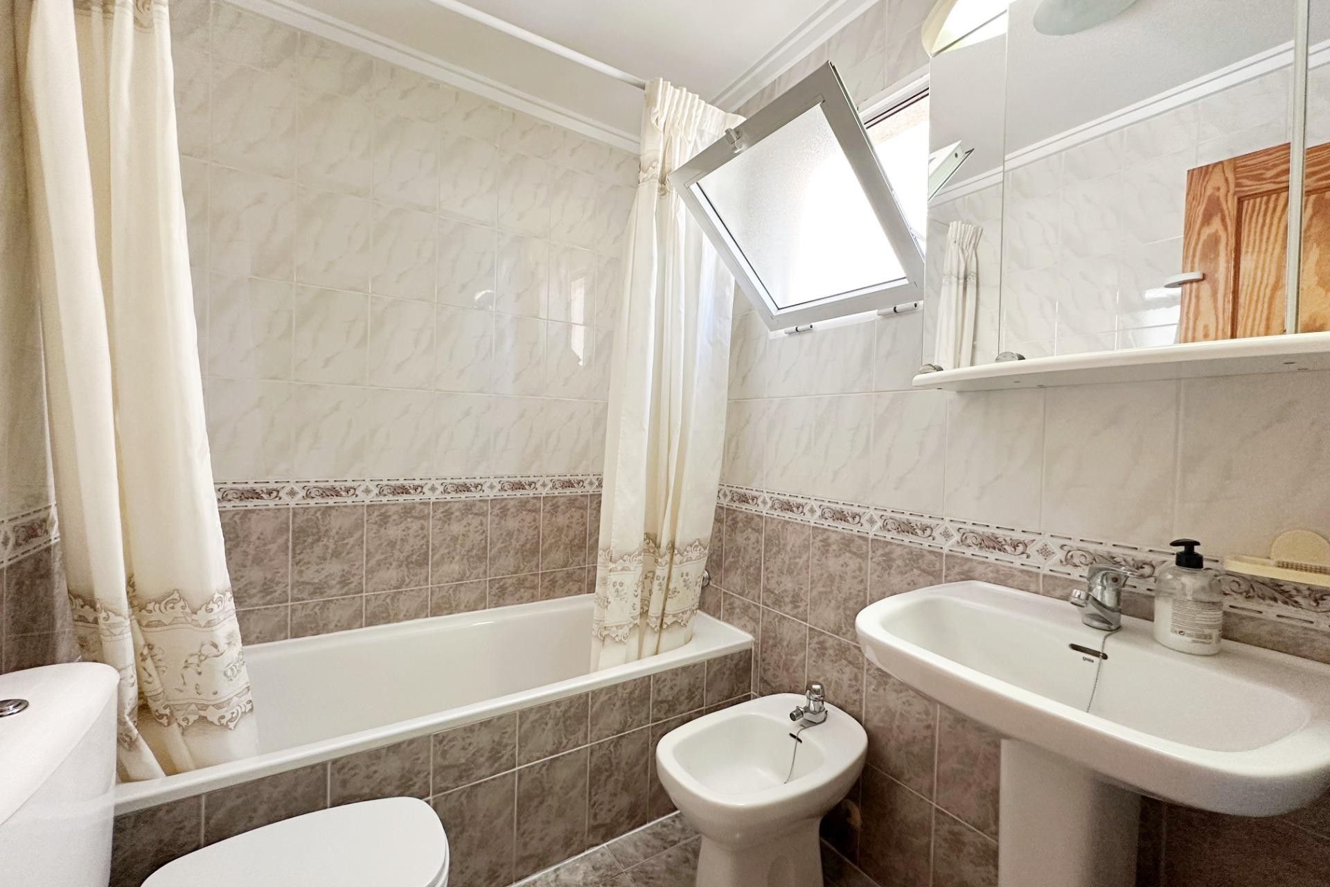 Resale - Apartment -
Torrevieja - Playa del Cura
