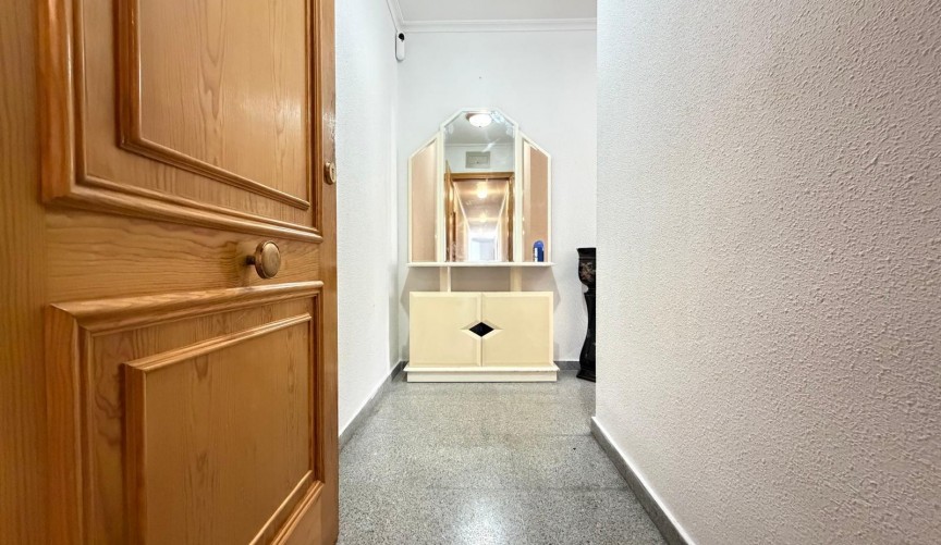 Resale - Apartment -
Torrevieja - Playa del Cura