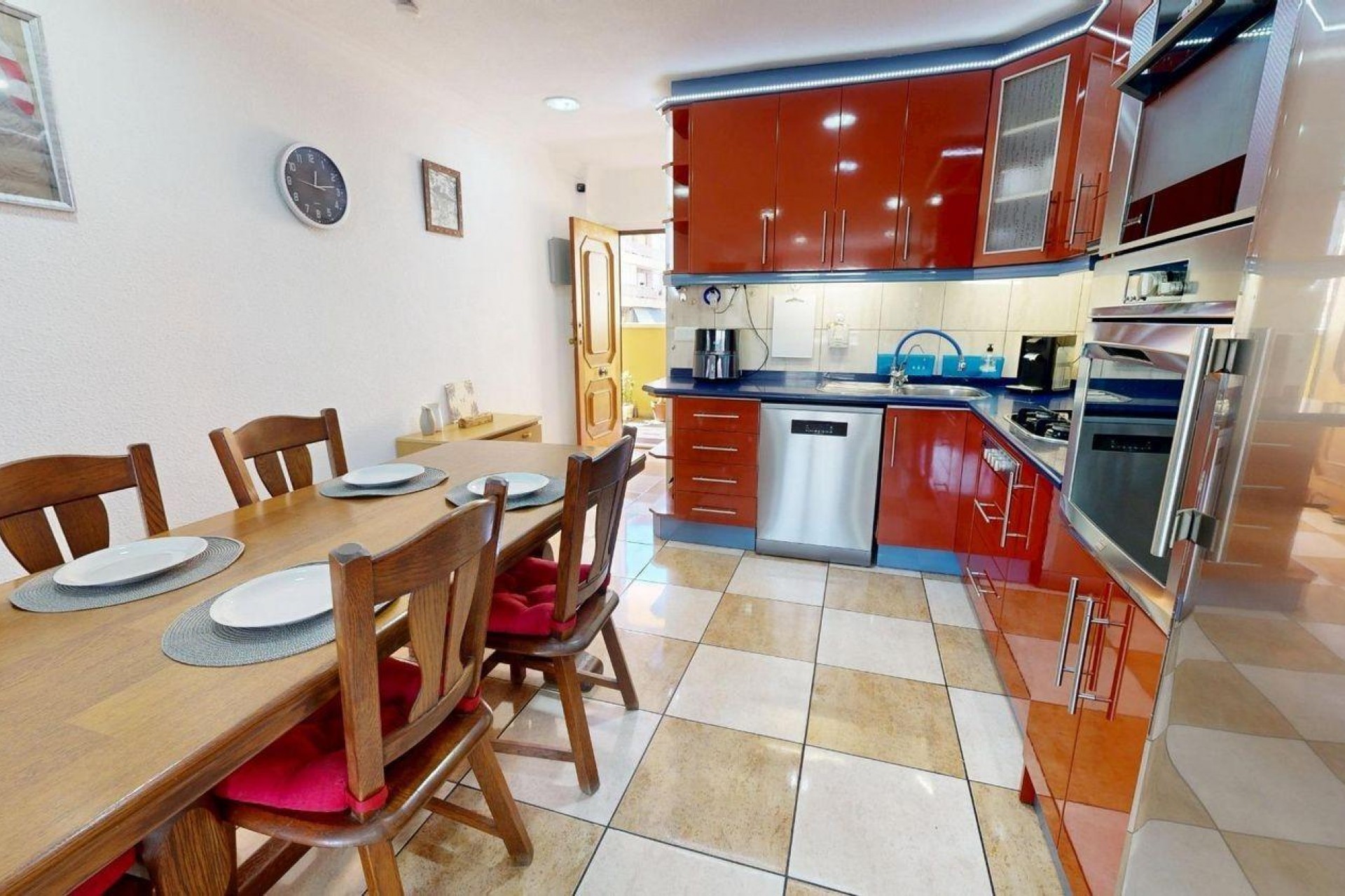 Resale - Apartment -
Torrevieja - Puerto Deportivo