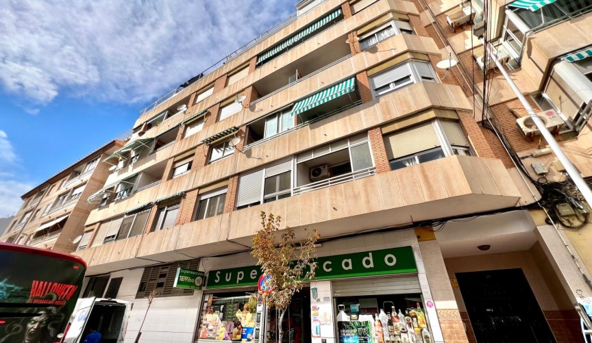 Resale - Apartment -
Torrevieja - Puerto Deportivo
