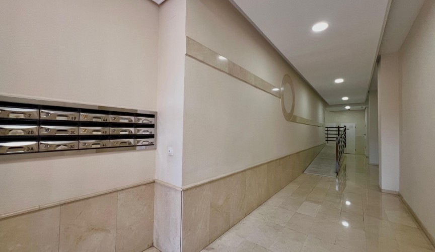 Resale - Apartment -
Torrevieja - Puerto Deportivo