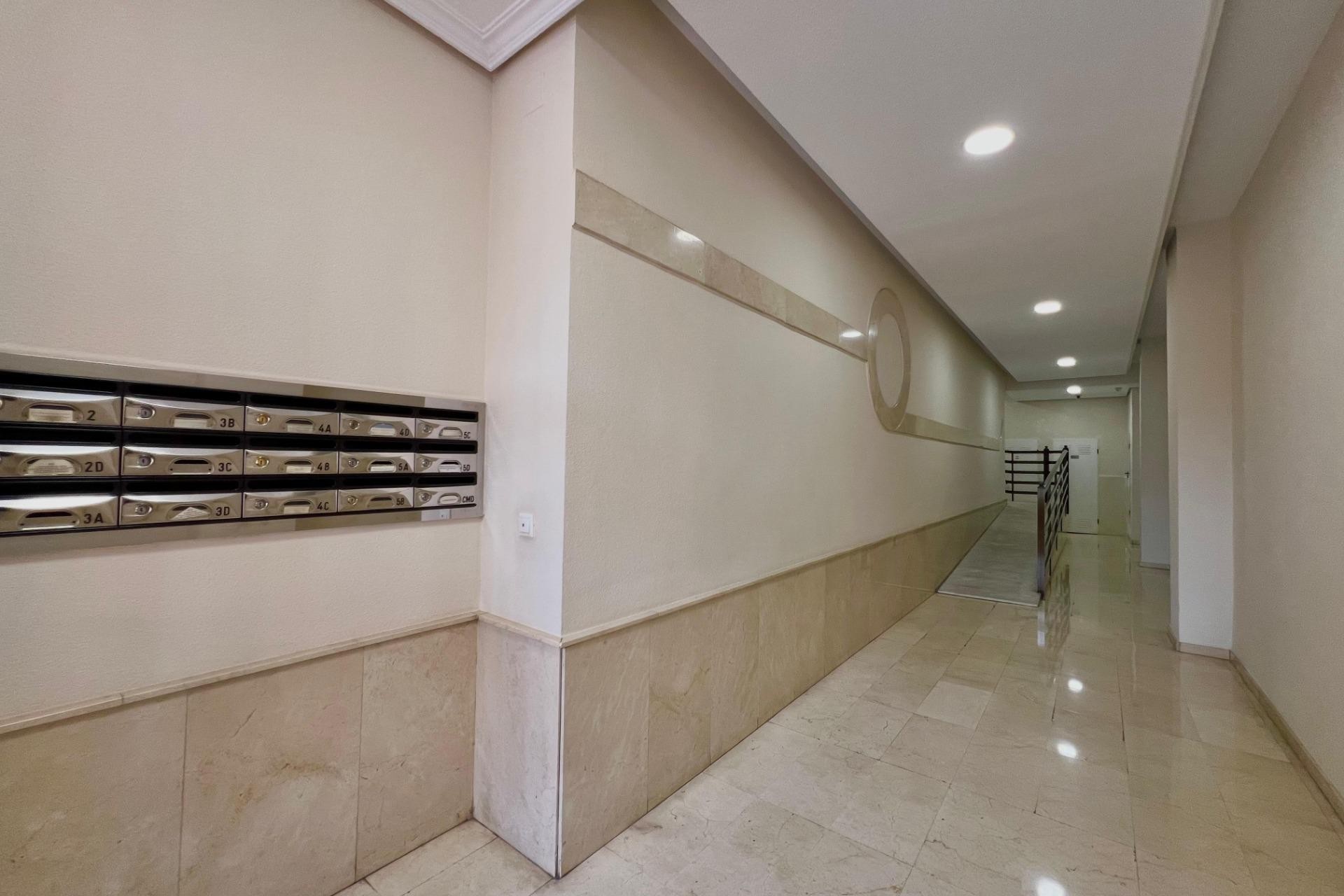Resale - Apartment -
Torrevieja - Puerto Deportivo
