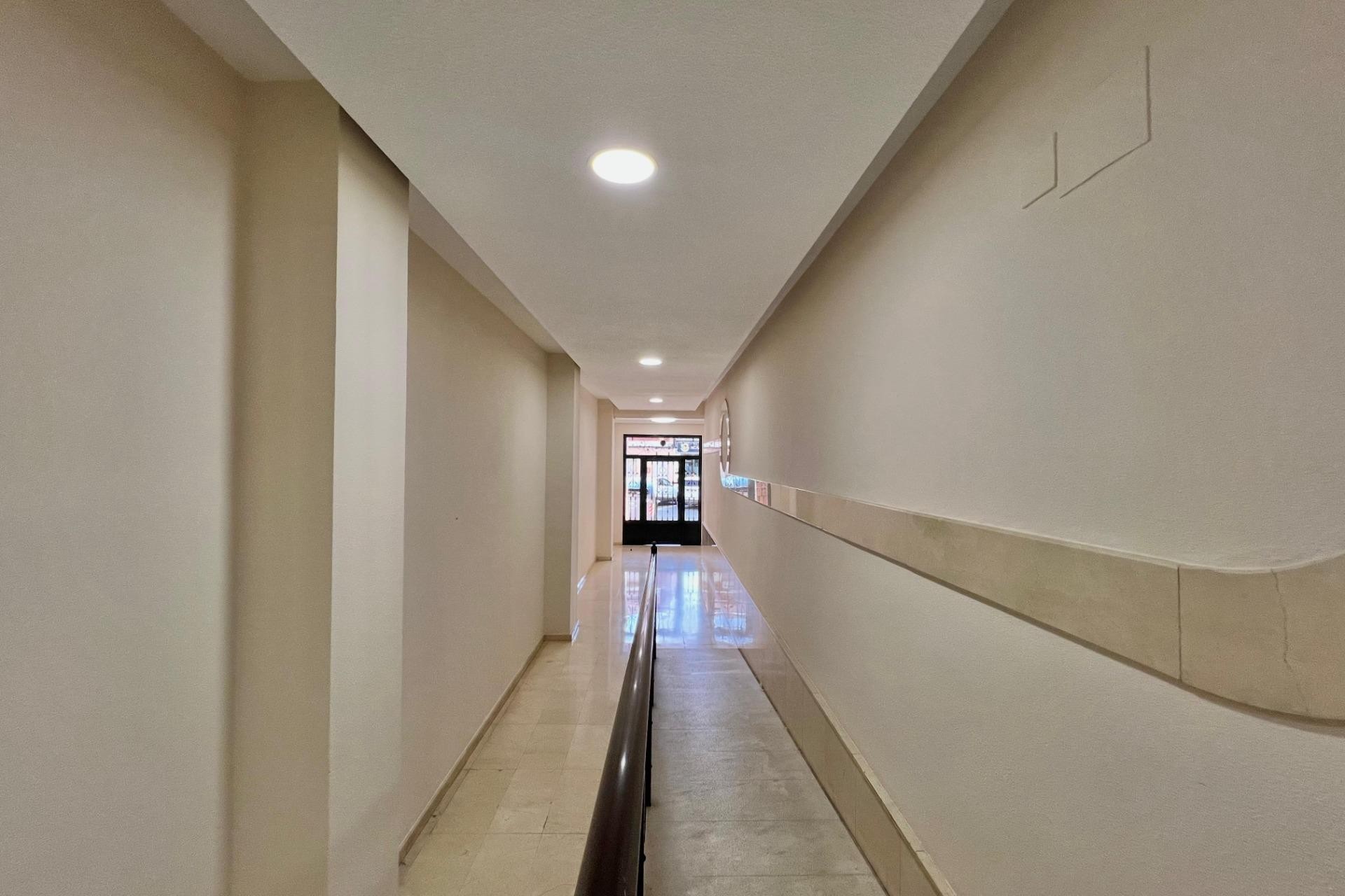 Resale - Apartment -
Torrevieja - Puerto Deportivo
