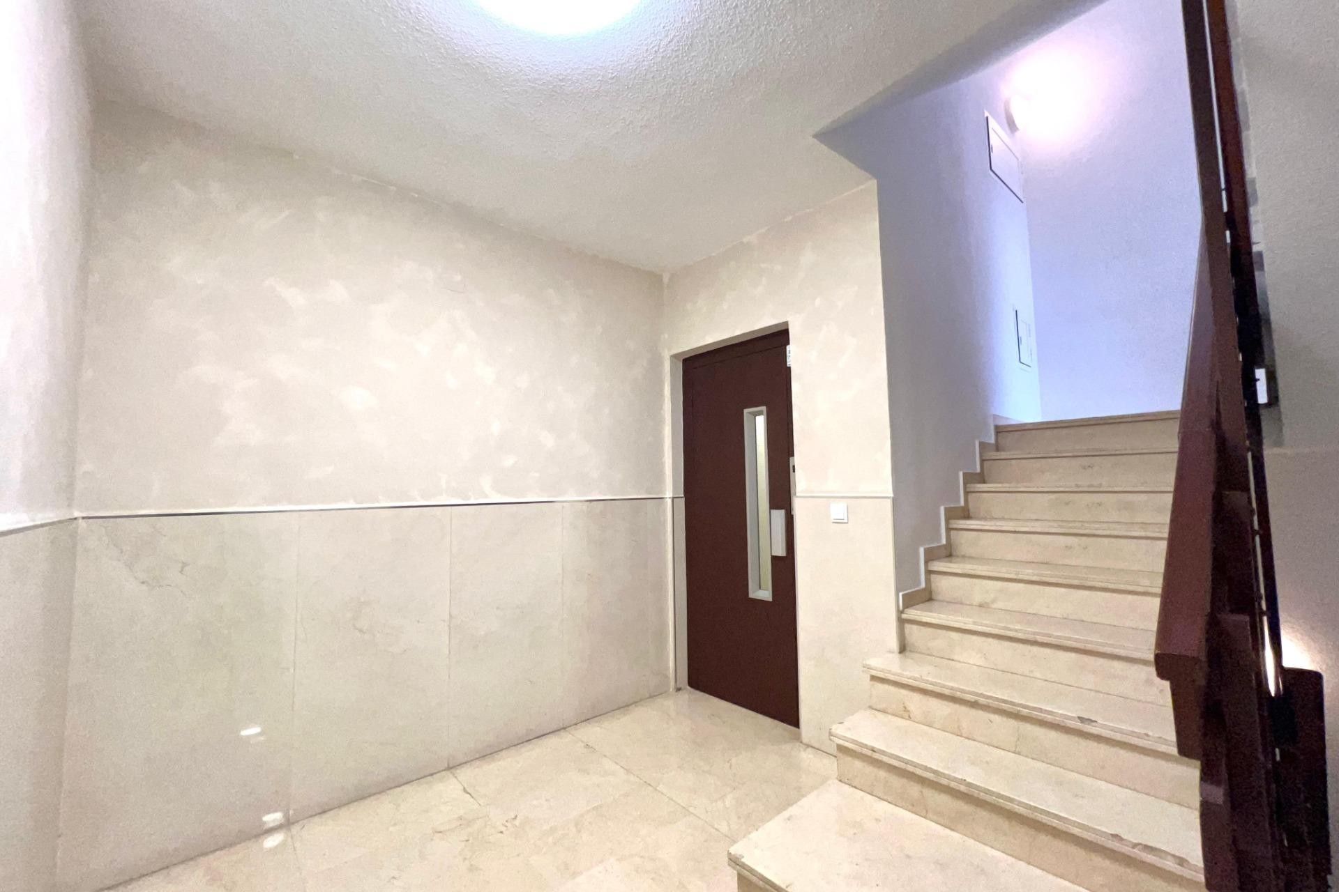 Resale - Apartment -
Torrevieja - Puerto Deportivo