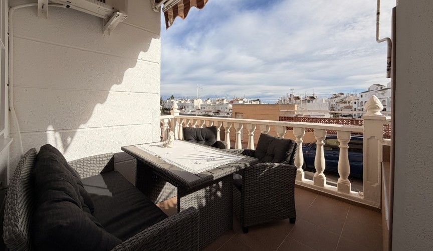 Resale - Apartment -
Torrevieja - Urb. Calas Blancas III