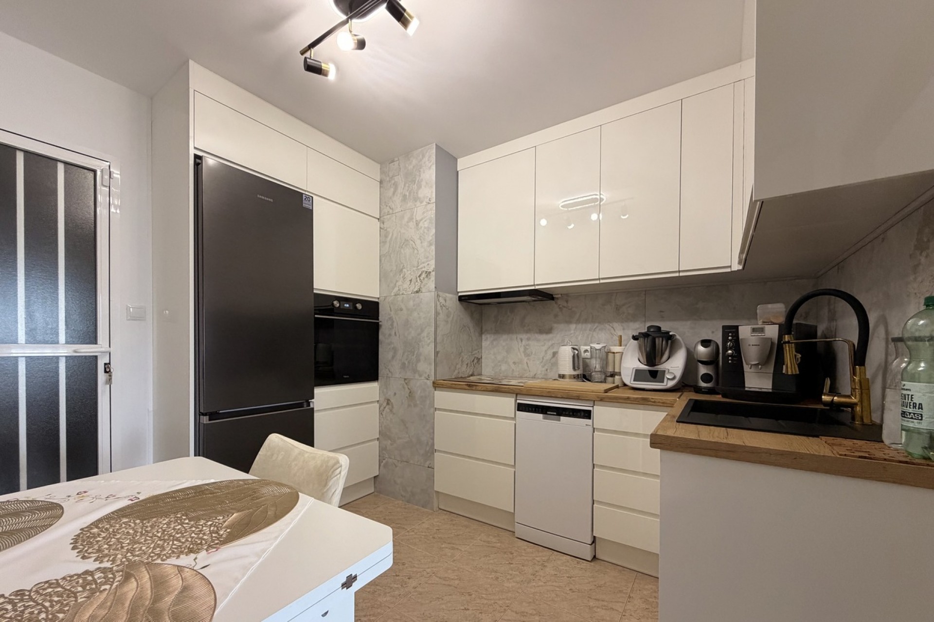 Resale - Apartment -
Torrevieja - Urb. Calas Blancas III