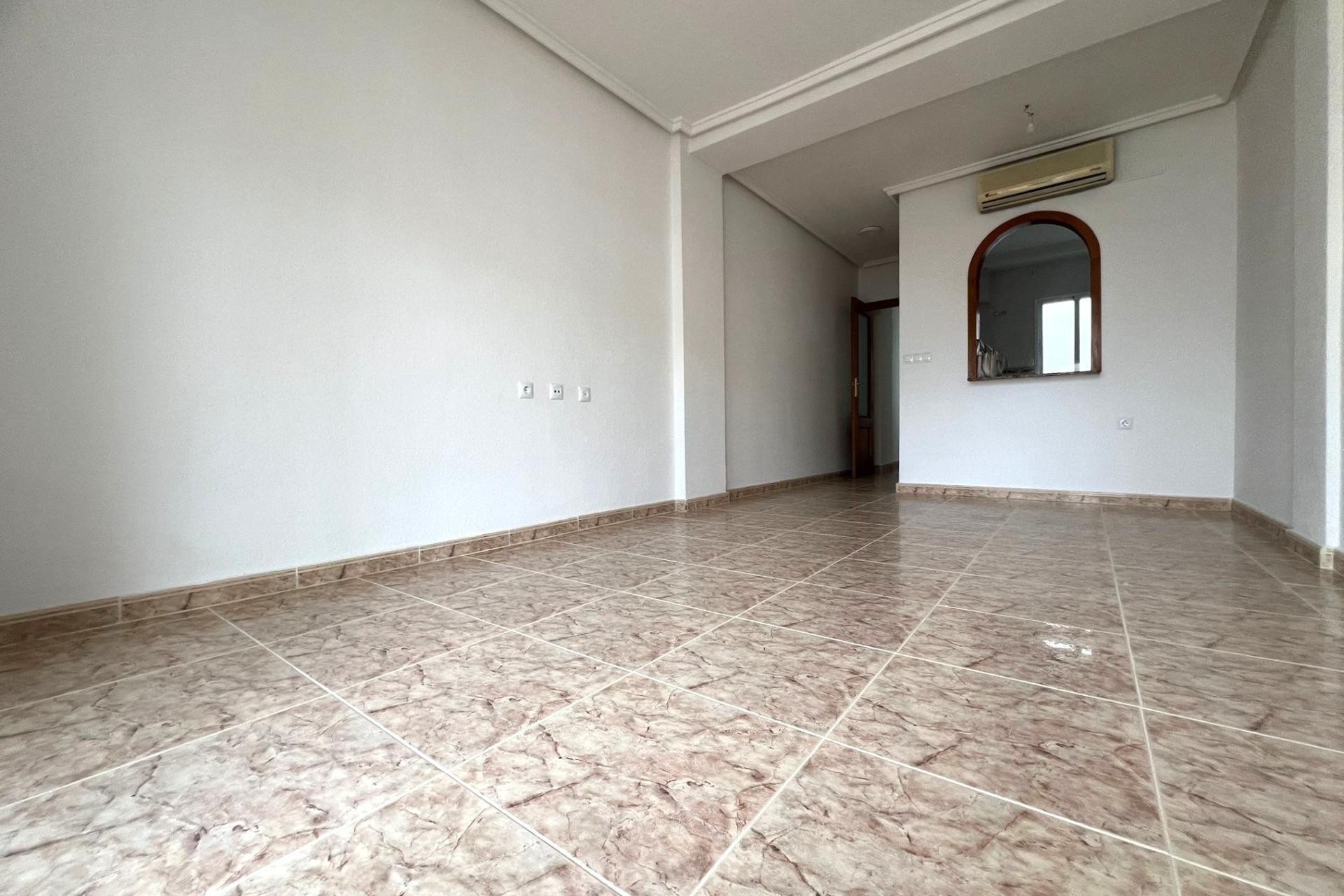 Resale - Apartment -
Torrevieja