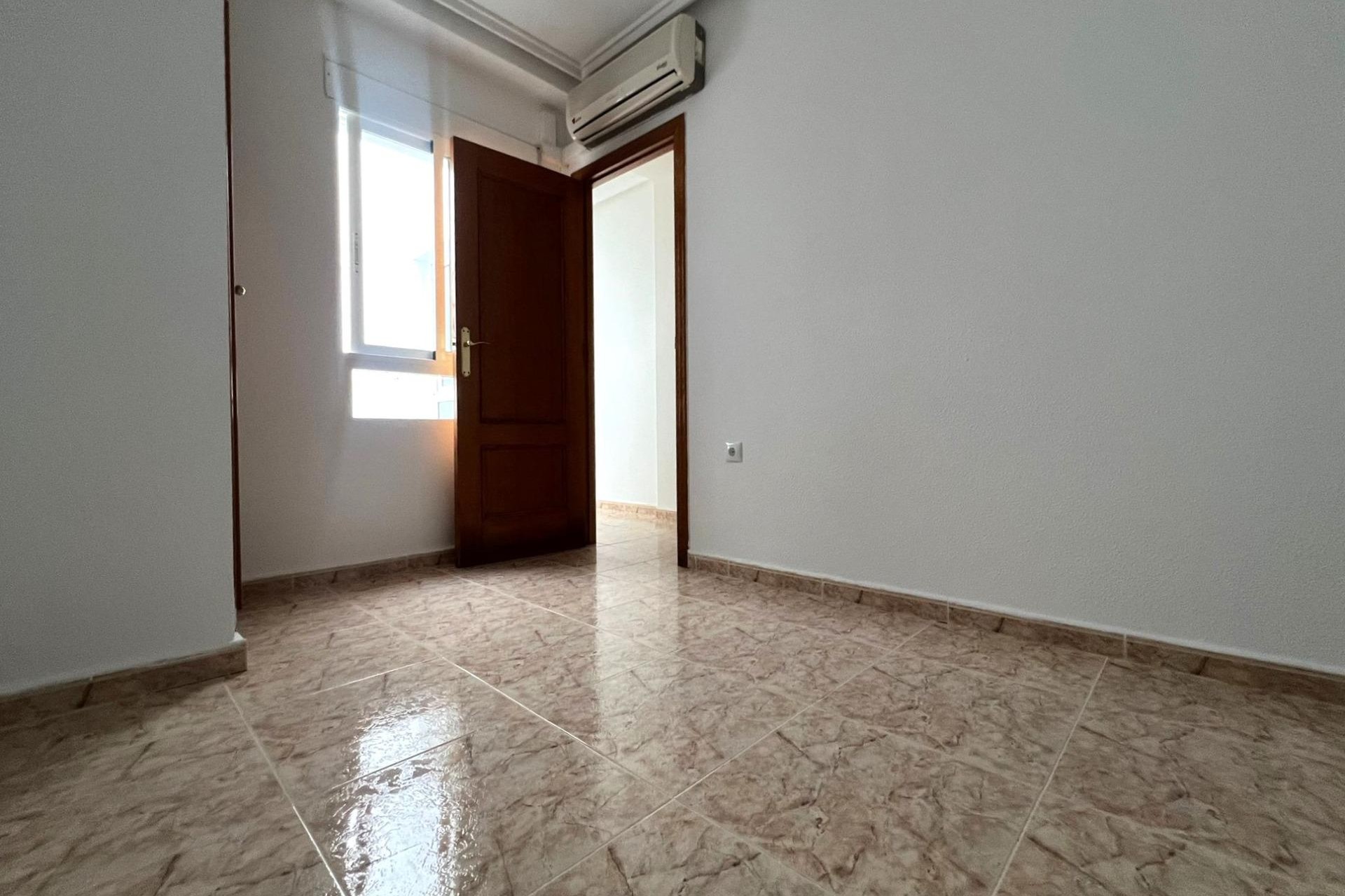 Resale - Apartment -
Torrevieja
