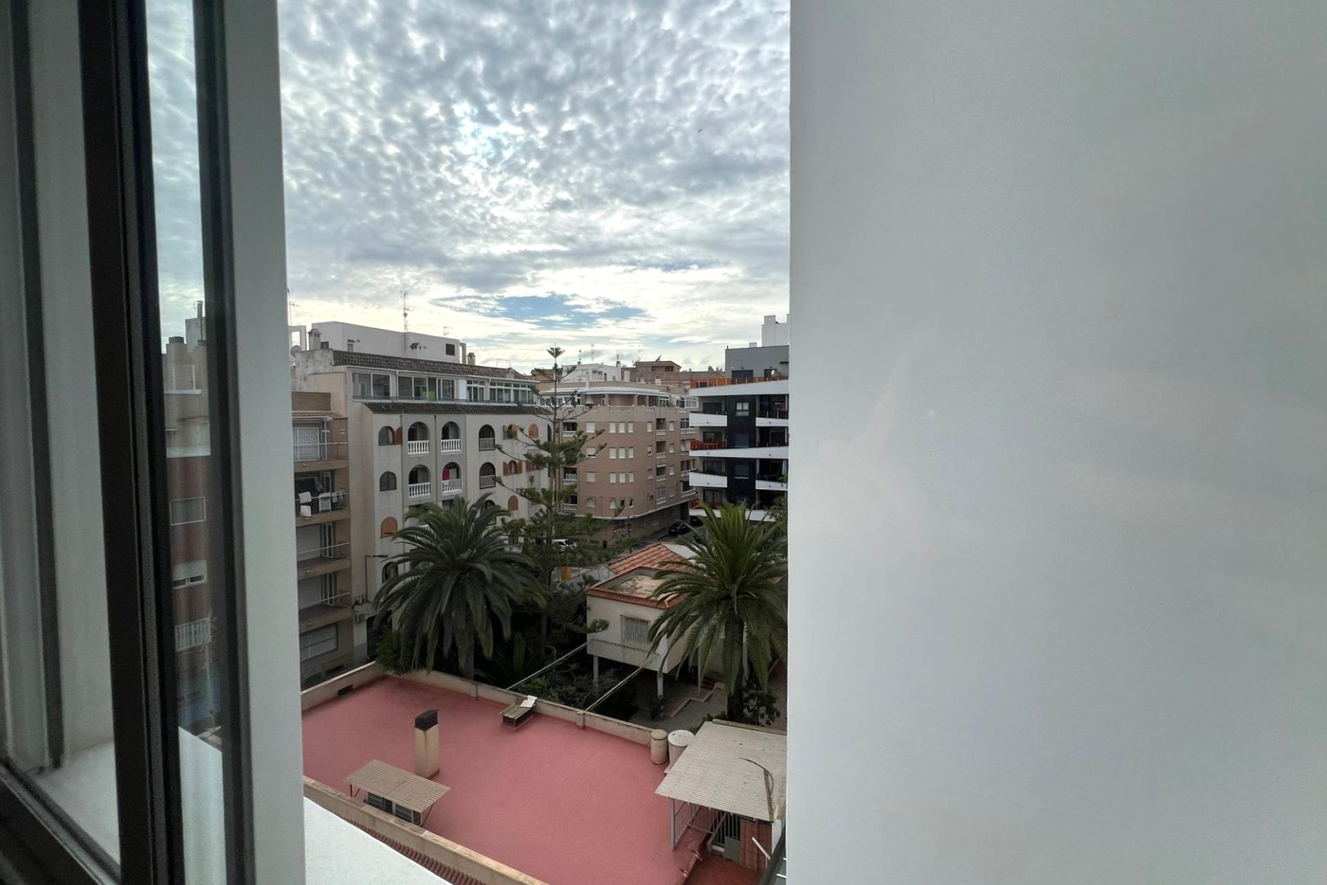 Resale - Apartment -
Torrevieja