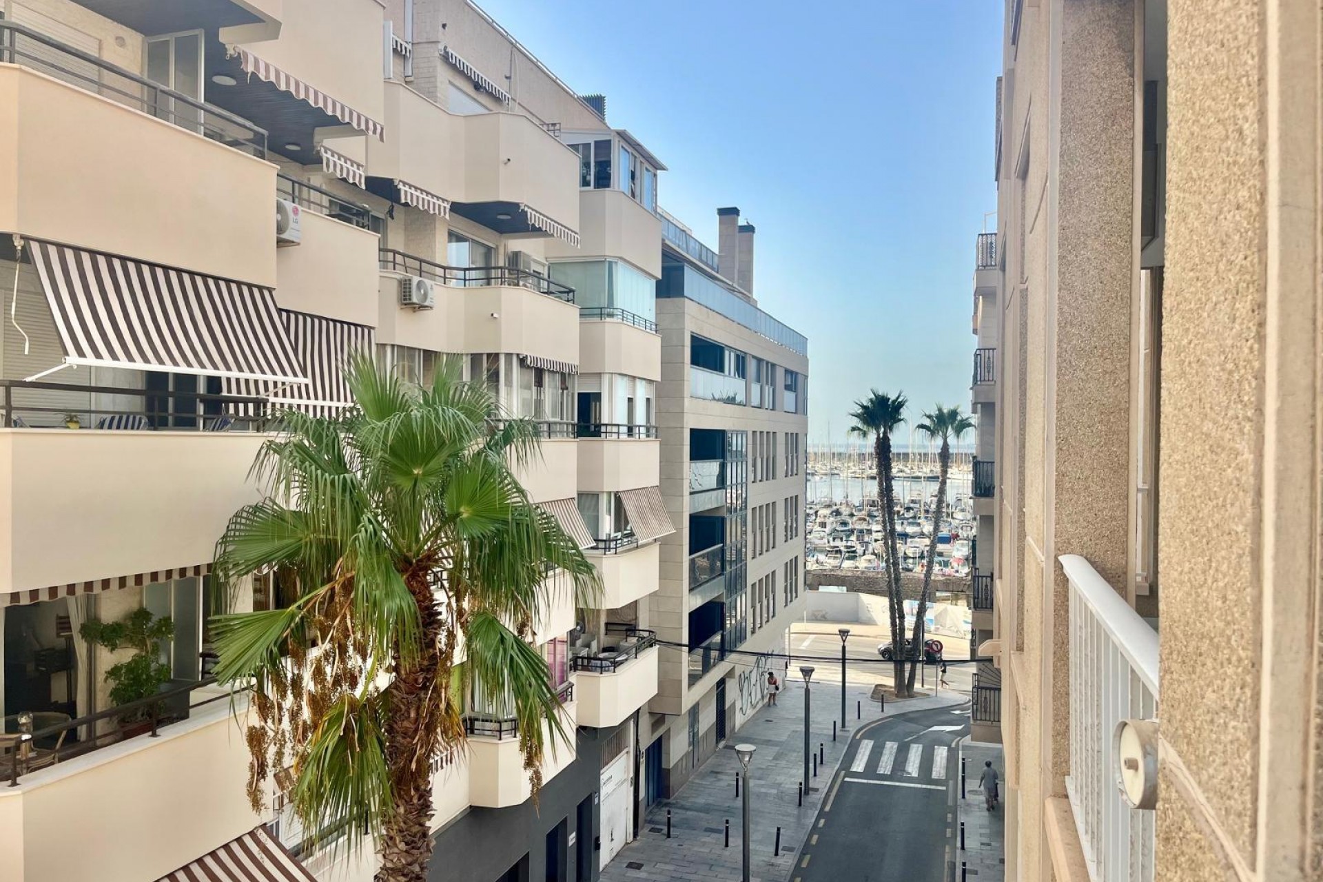 Resale - Apartment -
Torrevieja