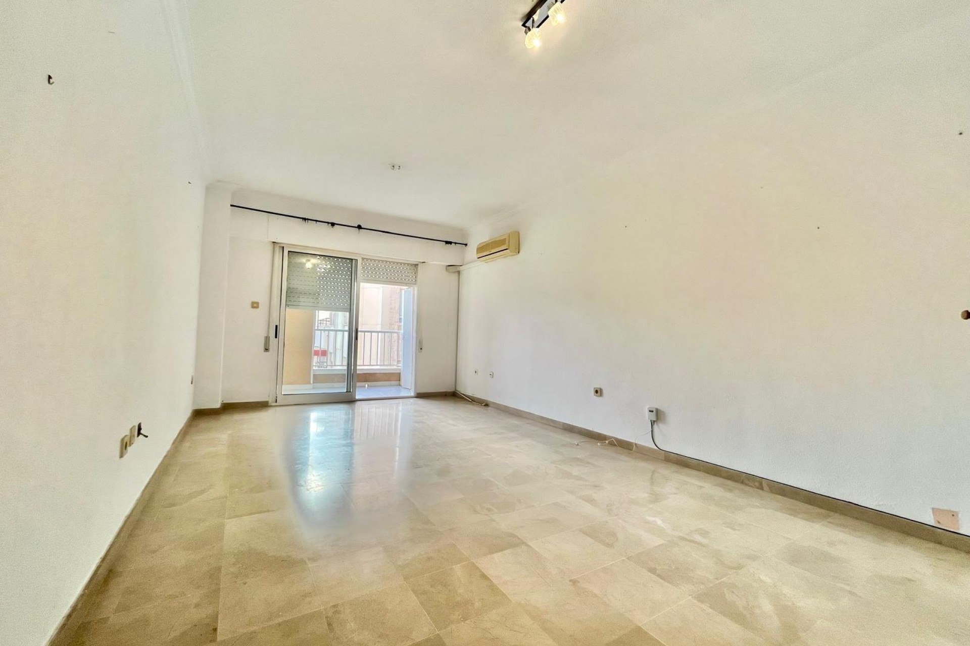 Resale - Apartment -
Torrevieja