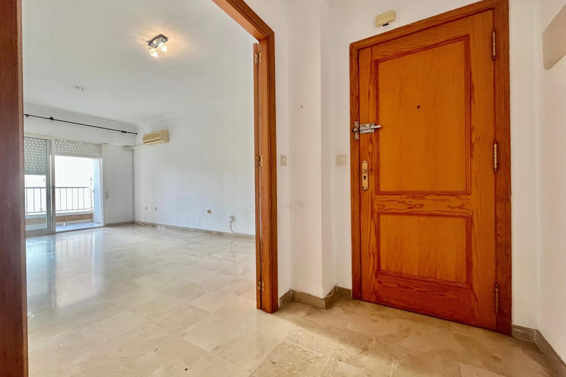 Resale - Apartment -
Torrevieja