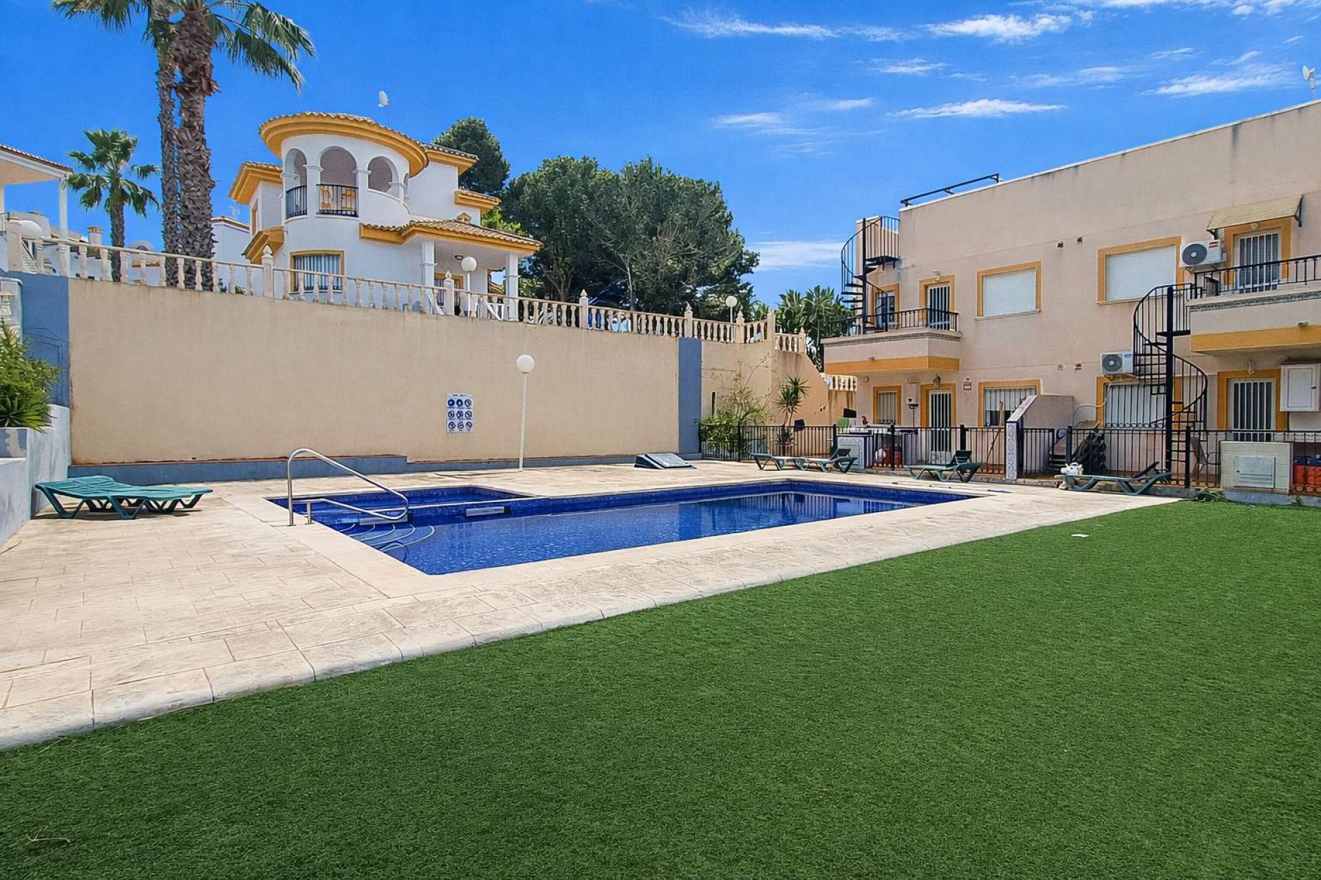 Resale - Apartment -
Villamartin - Costa Blanca