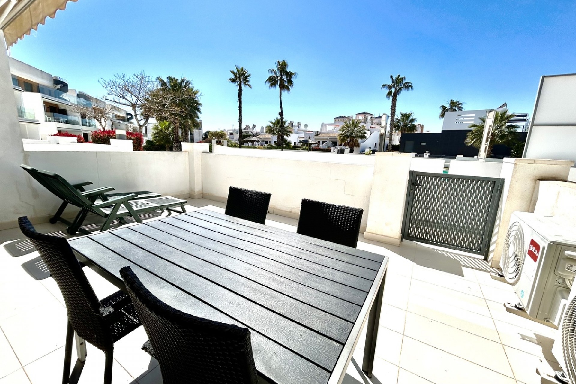 Resale - Apartment -
Villamartin - Costa Blanca