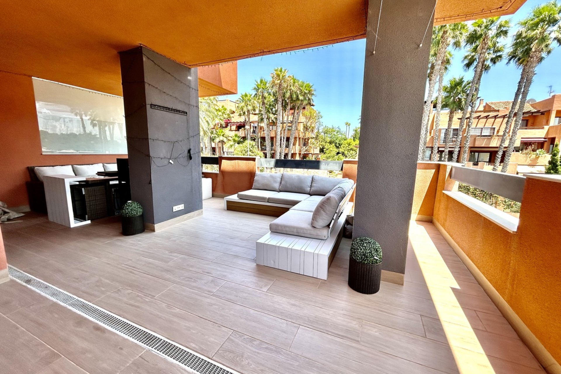 Resale - Apartment -
Villamartin - Costa Blanca