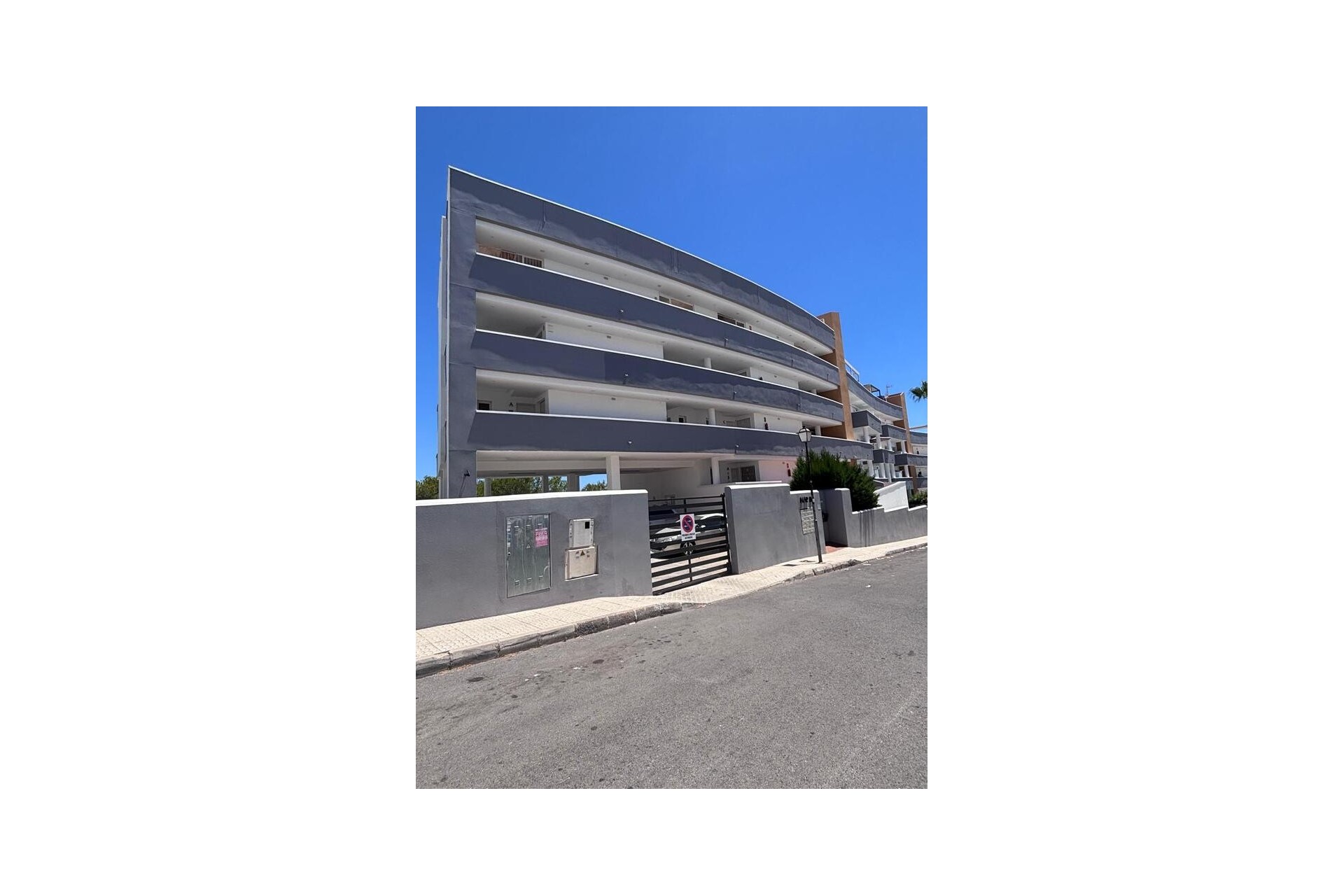Resale - Apartment -
Villamartin - Costa Blanca
