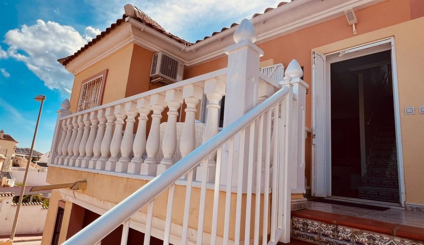 Resale - Apartment -
Villamartin - Costa Blanca