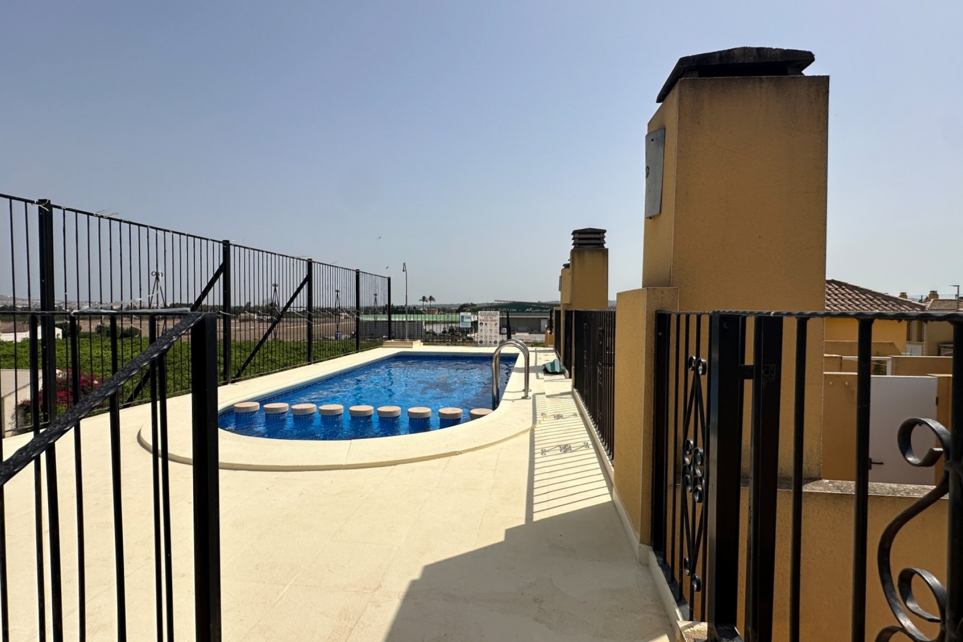 Resale - Bungalow -
Daya Nueva - Costa Blanca