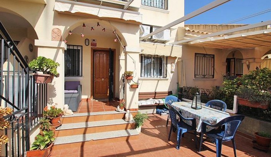 Resale - Bungalow -
Guardamar del Segura - 03140