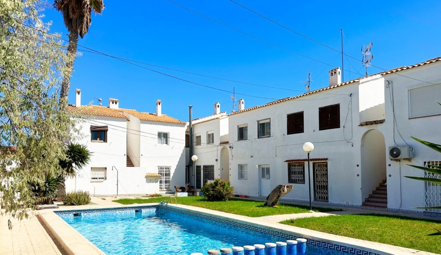 Resale - Bungalow -
Orihuela Costa - Costa Blanca
