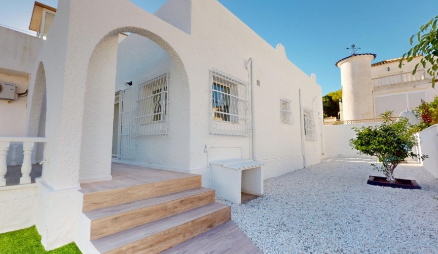 Resale - Bungalow -
Orihuela Costa - Costa Blanca