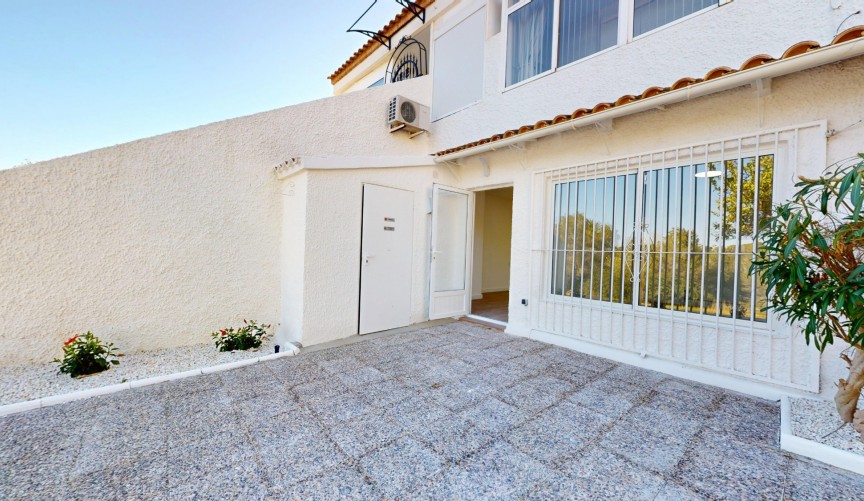 Resale - Bungalow -
Orihuela Costa - Costa Blanca