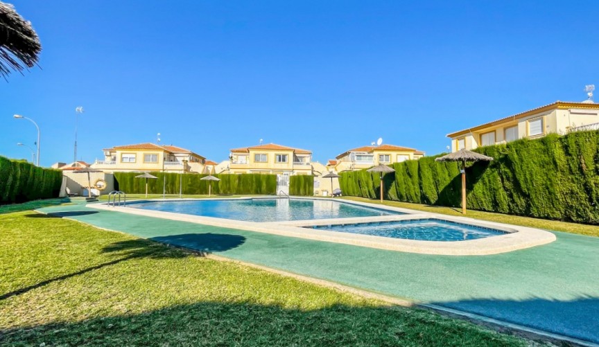 Resale - Bungalow -
Orihuela Costa - Costa Blanca