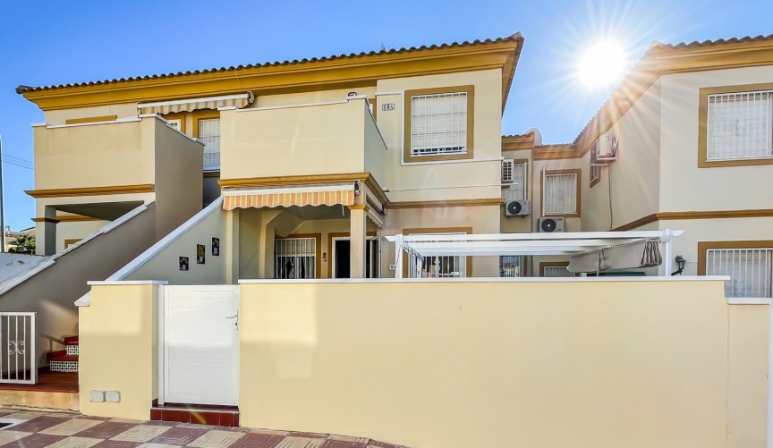 Resale - Bungalow -
Orihuela Costa - Costa Blanca