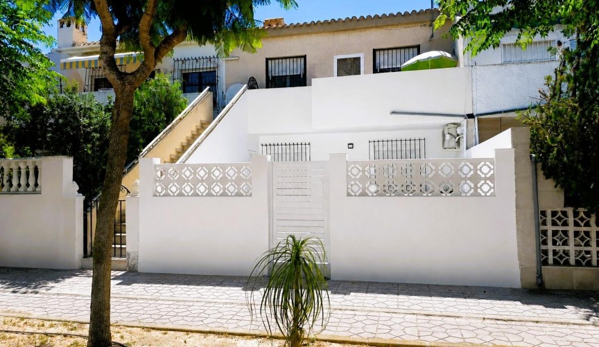 Resale - Bungalow -
Orihuela Costa - Costa Blanca