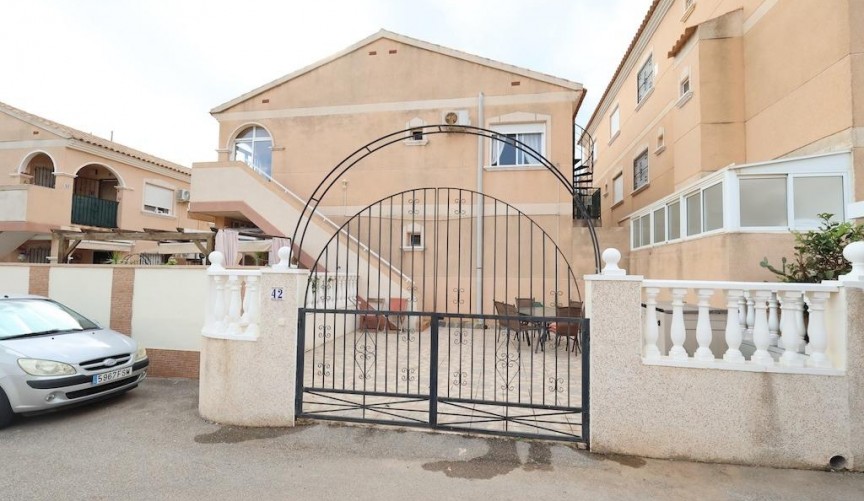 Resale - Bungalow -
Orihuela Costa - Costa Blanca