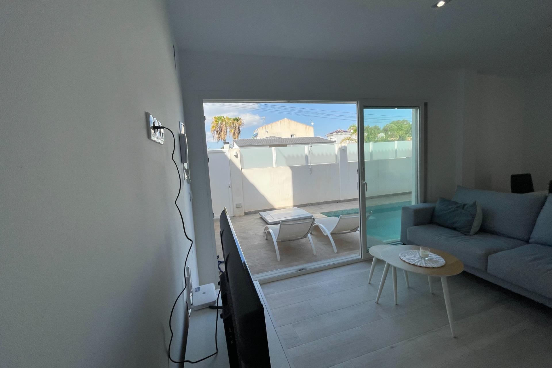 Resale - Bungalow -
Orihuela Costa - La Regia