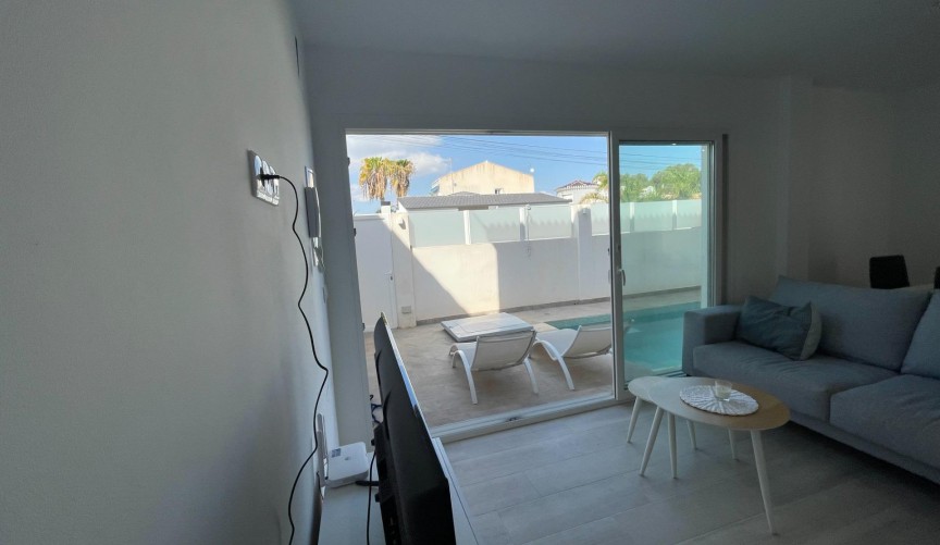 Resale - Bungalow -
Orihuela Costa - La Regia