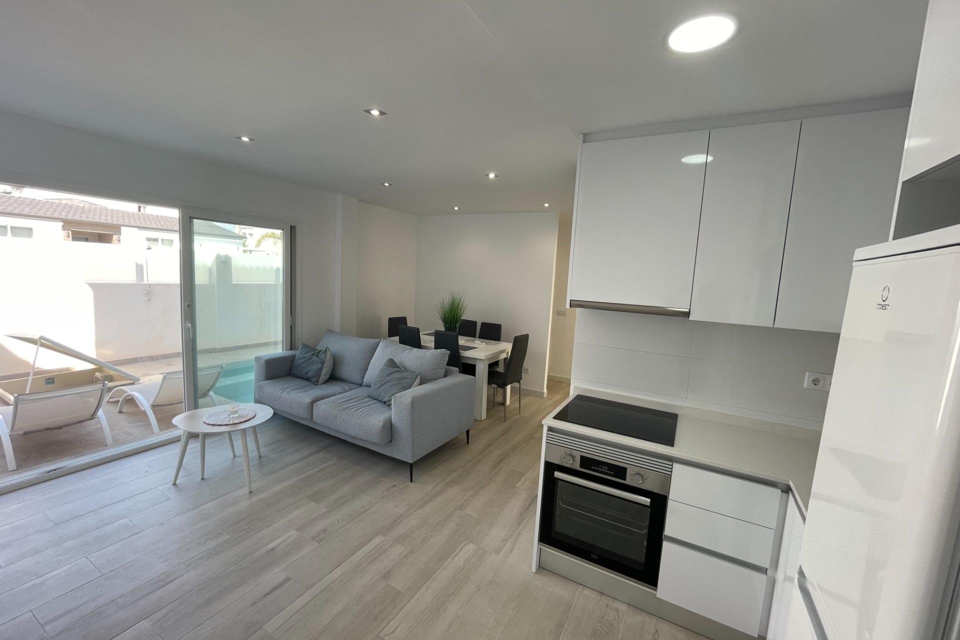 Resale - Bungalow -
Orihuela Costa - La Regia